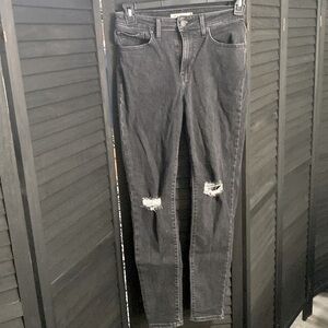 LEVI STRAUSS & CO• US Size 28• Black High Rise Skinny Jeans
